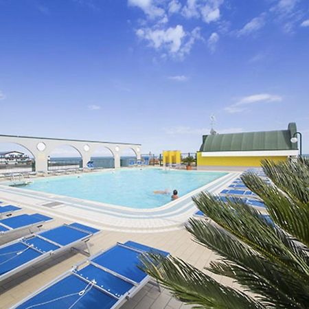Residence Cristoforo Colombo - Carraro Immobiliare - Family Apartments Caorle Bagian luar foto