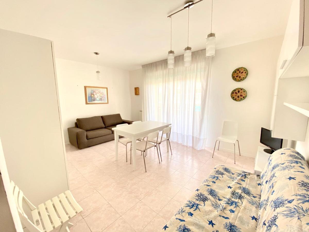 Residence Cristoforo Colombo - Carraro Immobiliare - Family Apartments Caorle Bagian luar foto