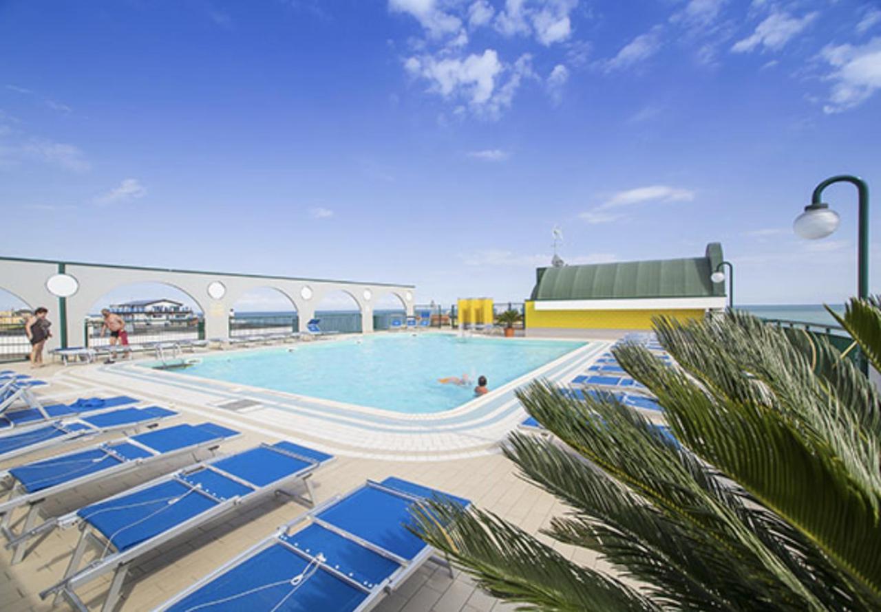 Residence Cristoforo Colombo - Carraro Immobiliare - Family Apartments Caorle Bagian luar foto